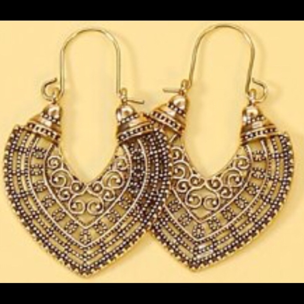 🌸2/$28 Or 🌺3/$33 Gold Heart Boho Earrings